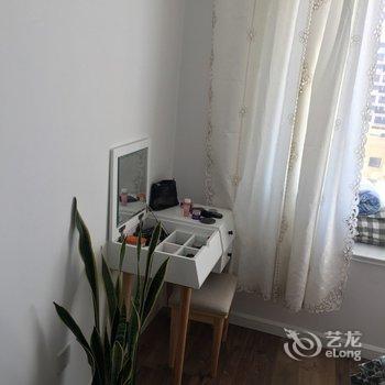 青岛精装新房北欧实木家具公寓酒店提供图片