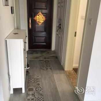 青岛精装新房北欧实木家具公寓酒店提供图片