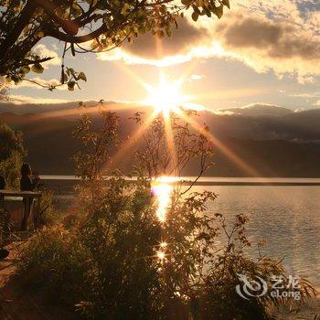 泸沽湖沐光湖景客栈酒店提供图片