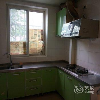 青岛临四方长途站套三厅家庭度假房公寓酒店提供图片