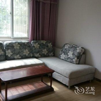 青岛临四方长途站套三厅家庭度假房公寓酒店提供图片