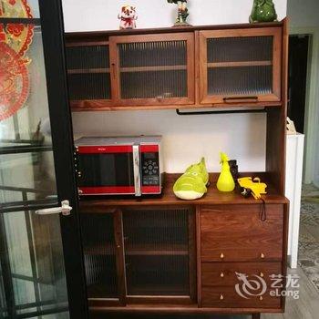 青岛精装新房北欧实木家具公寓酒店提供图片