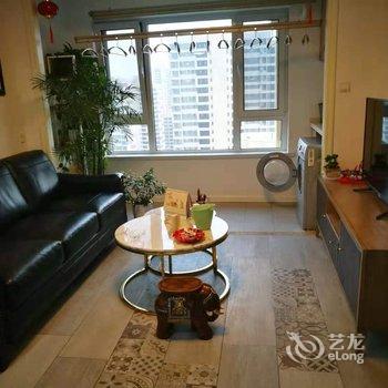 青岛精装新房北欧实木家具公寓酒店提供图片