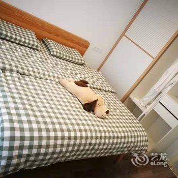 青岛精装新房北欧实木家具公寓酒店提供图片