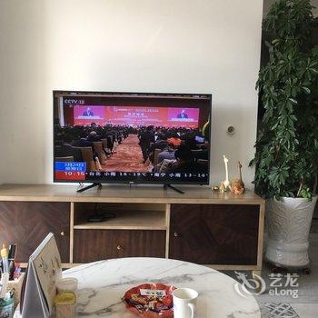 青岛精装新房北欧实木家具公寓酒店提供图片