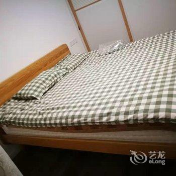 青岛精装新房北欧实木家具公寓酒店提供图片