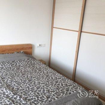 青岛精装新房北欧实木家具公寓酒店提供图片
