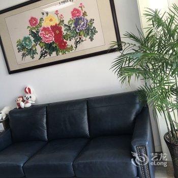 青岛精装新房北欧实木家具公寓酒店提供图片