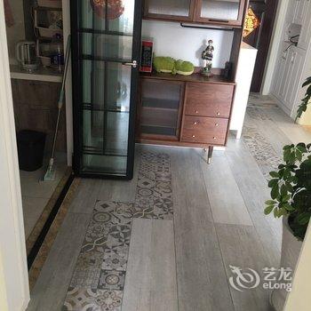青岛精装新房北欧实木家具公寓酒店提供图片