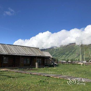 喀纳斯雪松山庄酒店提供图片