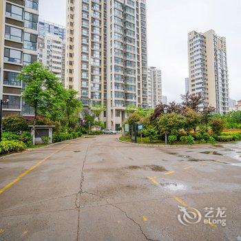 青岛金沙滩CBD商圈公寓酒店提供图片