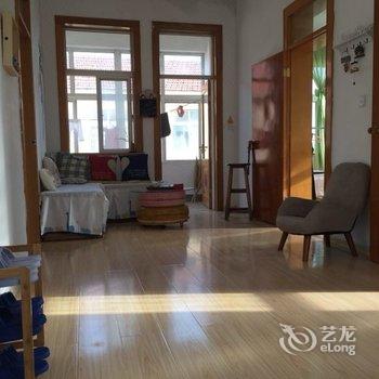 青岛海边巷子里的小楼特色民宿酒店提供图片