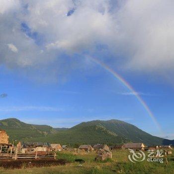 喀纳斯雪松山庄酒店提供图片