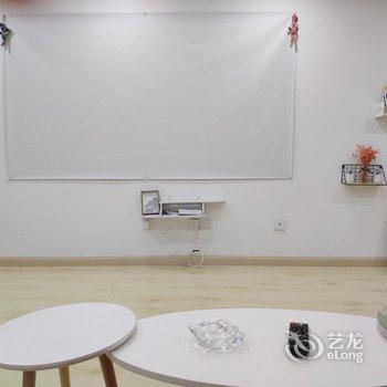 青岛深夜请给我半支烟公寓酒店提供图片