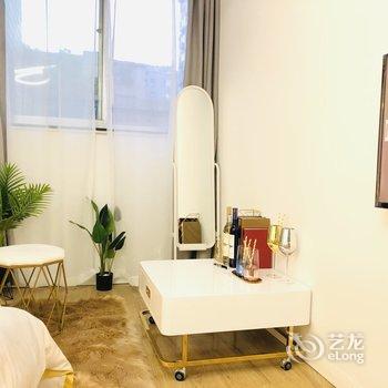 上海暖心沙发公寓(18号店)酒店提供图片