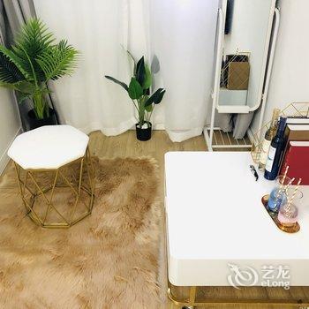 上海暖心沙发公寓(18号店)酒店提供图片