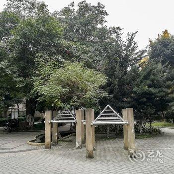 成都宽窄巷子8店公寓(红枫艺术陵园分店)酒店提供图片