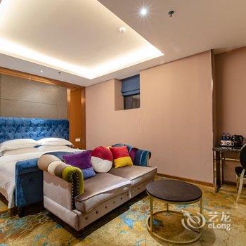 桃丝艺术酒店(南宁金湖广场地铁站店)酒店提供图片