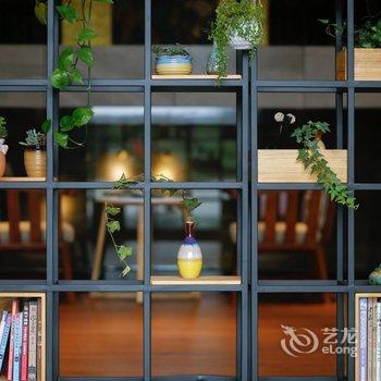 溪畔女儿家客栈(张家界千古情店)酒店提供图片