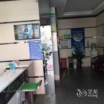 易诚快捷酒店(东兴口岸教育路店)酒店提供图片