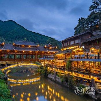 西江明宿枫香油画艺术轻奢民宿酒店提供图片