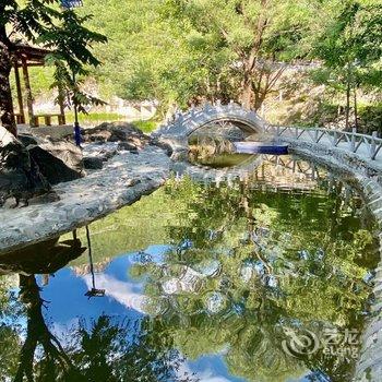 老闫客栈(聚灵峡灵山风景区店)酒店提供图片