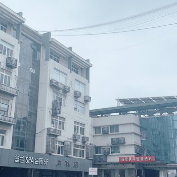 简爱枫尚轻旅酒店(常州环球恐龙城新区公园地铁站店)