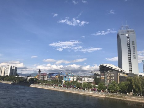 下關泰安橋南大理體育館旁