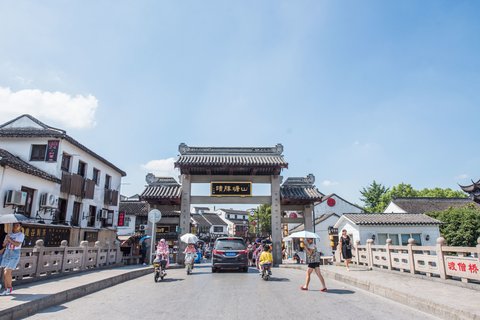 苏州吴江市松陵镇梅石社区卫生服务站附近酒店