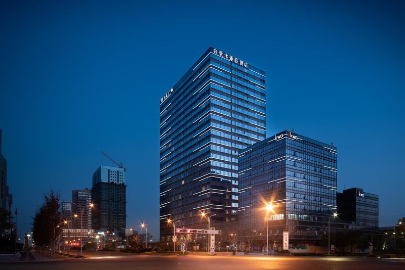 高铁新城南天成路66号万汇广场1号楼直线