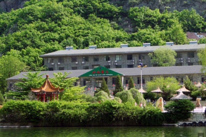 【庄河冰峪沟双龙汇宾馆】地址:大连冰峪旅游度假区景区内 – 艺龙
