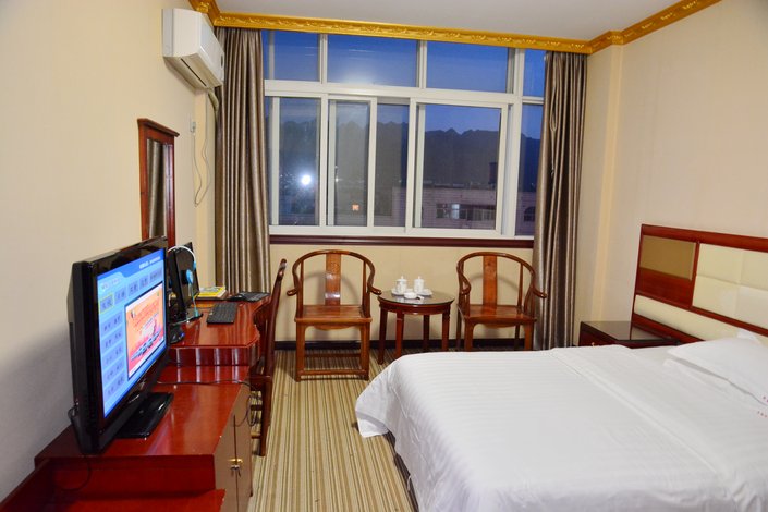 酒店 青岛酒店  莫泰168(青岛胶南人民路商业街店)  小艺正在努力为您