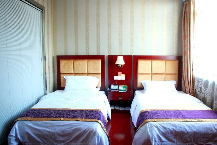 【响水万豪大酒店】地址:盐城响水县小尖镇四岔口悦海广场(邮局对面)