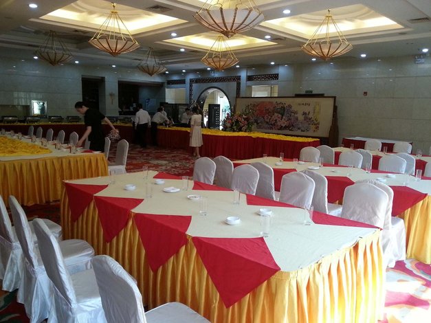 【中卫红宝宾馆】地址:沙坡头区鼓楼南街最南端(虹河水上乐园斜对面)