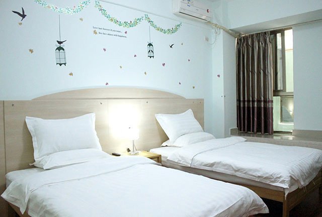 【中卫红宝宾馆】地址:沙坡头区鼓楼南街最南端(虹河水上乐园斜对面)