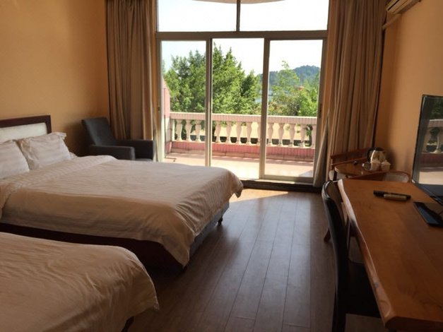 酒店 北京酒店  清远飞来岛度假村  点评 3.5还不错 设施3.4 服务3.