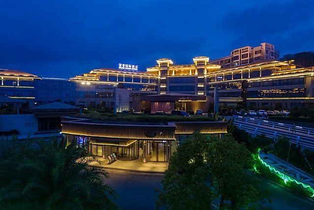 【厦门荣誉国际酒店】地址:环岛南路黄厝路段551号-艺龙旅行网