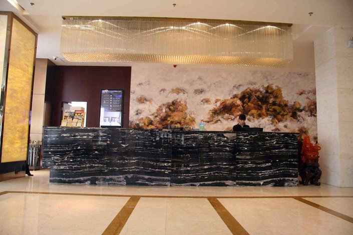 【邯郸金龙大酒店】地址:滏河南大街与学院路交叉口北行200米路东