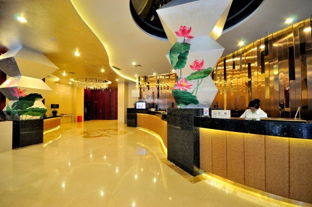 万丽花园大酒店(阳朔西街漓江店)