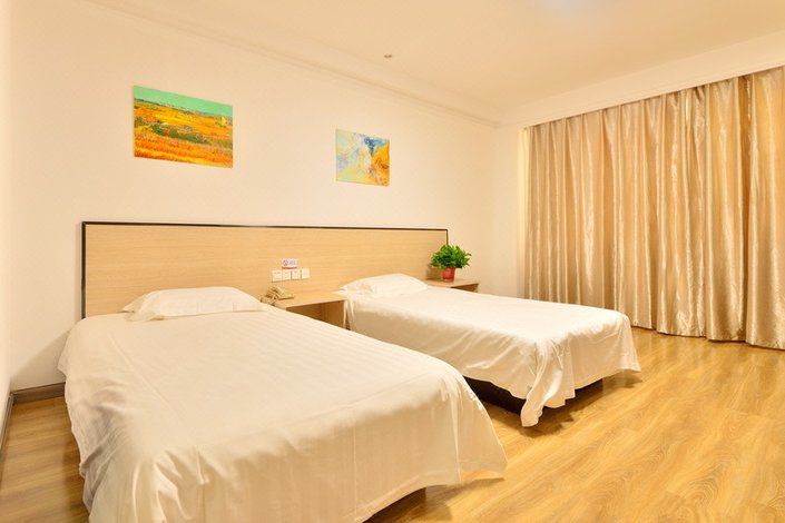 佳宜酒店(诸城和平街老百盛店)