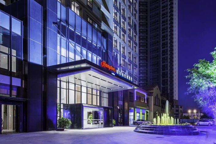 桂林临桂希尔顿欢朋酒店