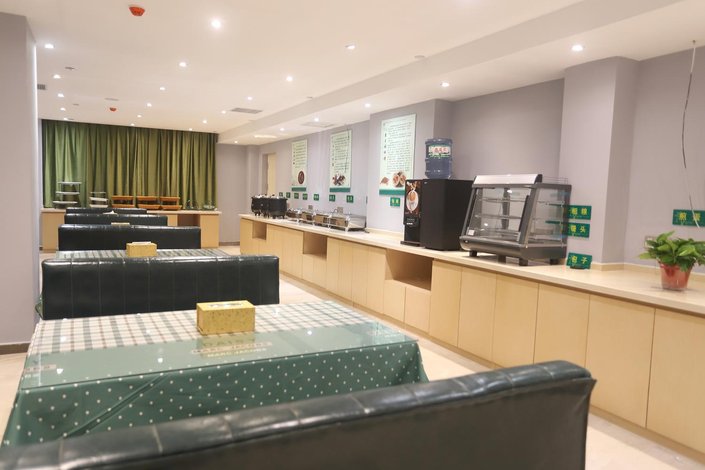 青皮树酒店(鹿邑真源大道汽车站明道城店)
