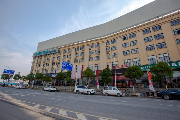 【城市便捷酒店(武汉华中城店)】地址:白沙洲大道华中城28号楼 –