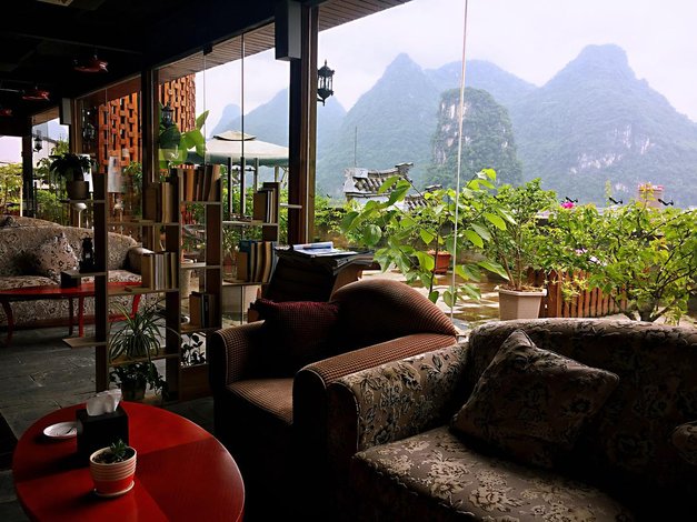 万丽花园大酒店(阳朔西街漓江店)