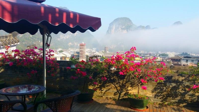 万丽花园大酒店(阳朔西街漓江店)
