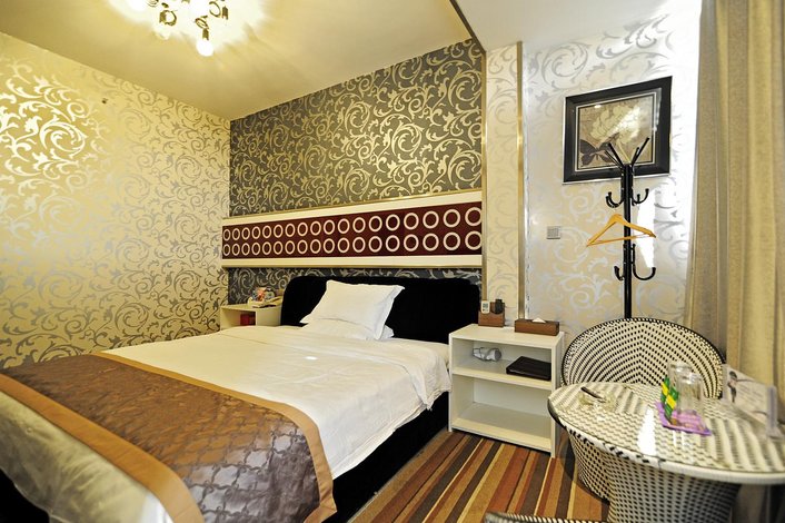 开阳摩登主题酒店