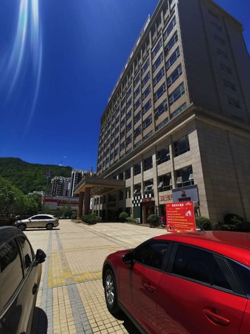 新青川大酒店,地址:青川县城 | 乔庄镇小坝彩虹桥旁,体育馆旁,预订