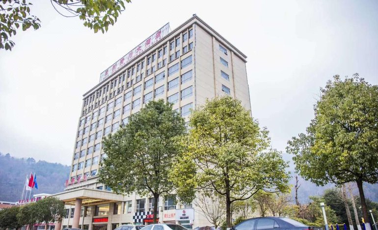 新青川大酒店,地址:青川县城 | 乔庄镇小坝彩虹桥旁,体育馆旁,预订