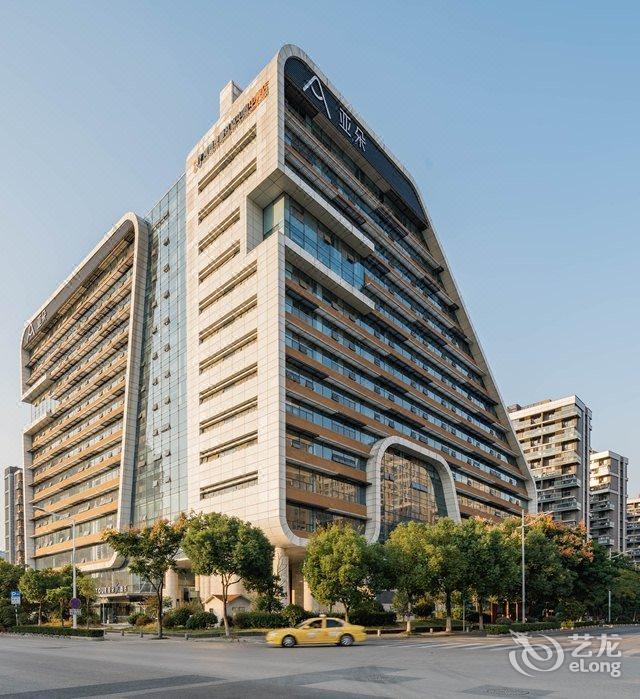 南京奥体中心亚朵s酒店