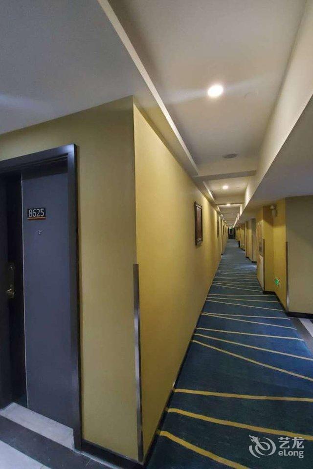 速8酒店乌鲁木齐人民电影院店
